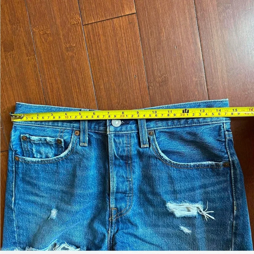 Distressed Denim Shorts‎